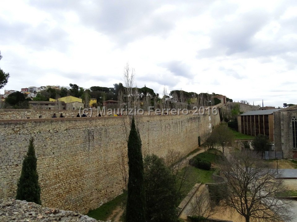 Girona, Mura carolingie