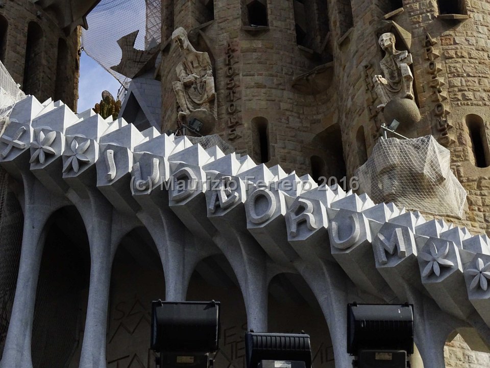 Sagrada Familia: Per entrarci accendete un mutuo