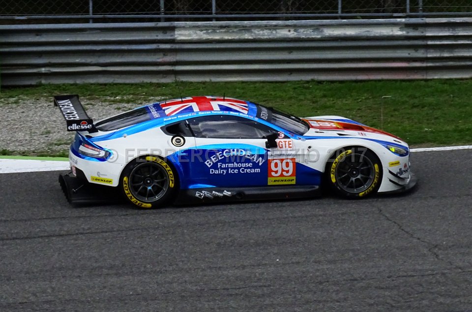 Aston Martin V8 Vantage - BEECHDEAN AMR - Andrew Howard (GBR) - Ross Gunn (GBR) - Darren Turner (GBR)